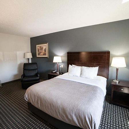 Quality Inn & Suites Watertown Near Prairie Lakes Ice Arena Εξωτερικό φωτογραφία