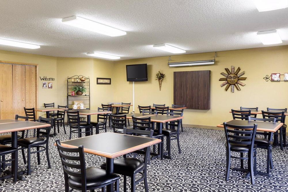 Quality Inn & Suites Watertown Near Prairie Lakes Ice Arena Εξωτερικό φωτογραφία