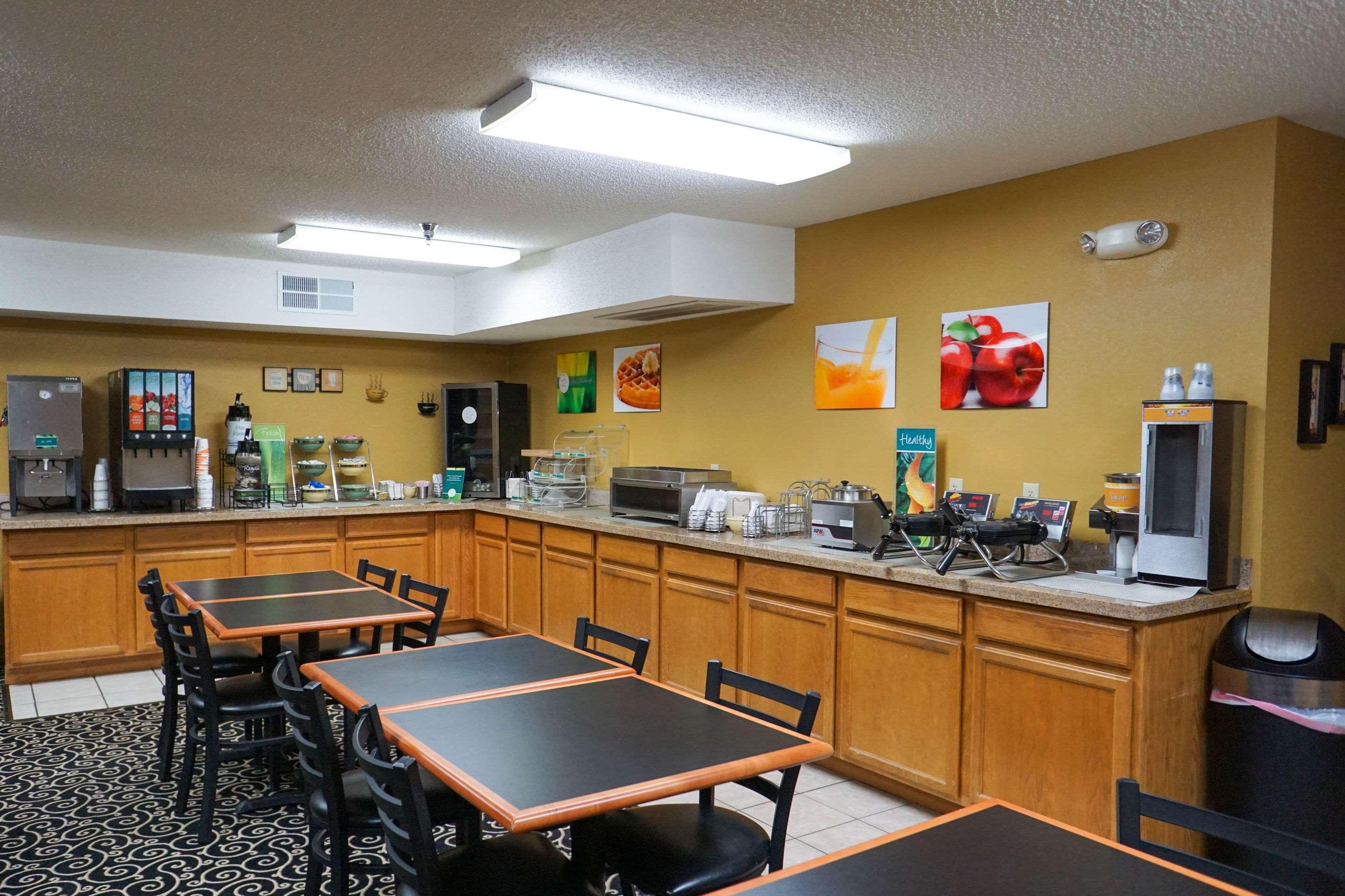 Quality Inn & Suites Watertown Near Prairie Lakes Ice Arena Εξωτερικό φωτογραφία