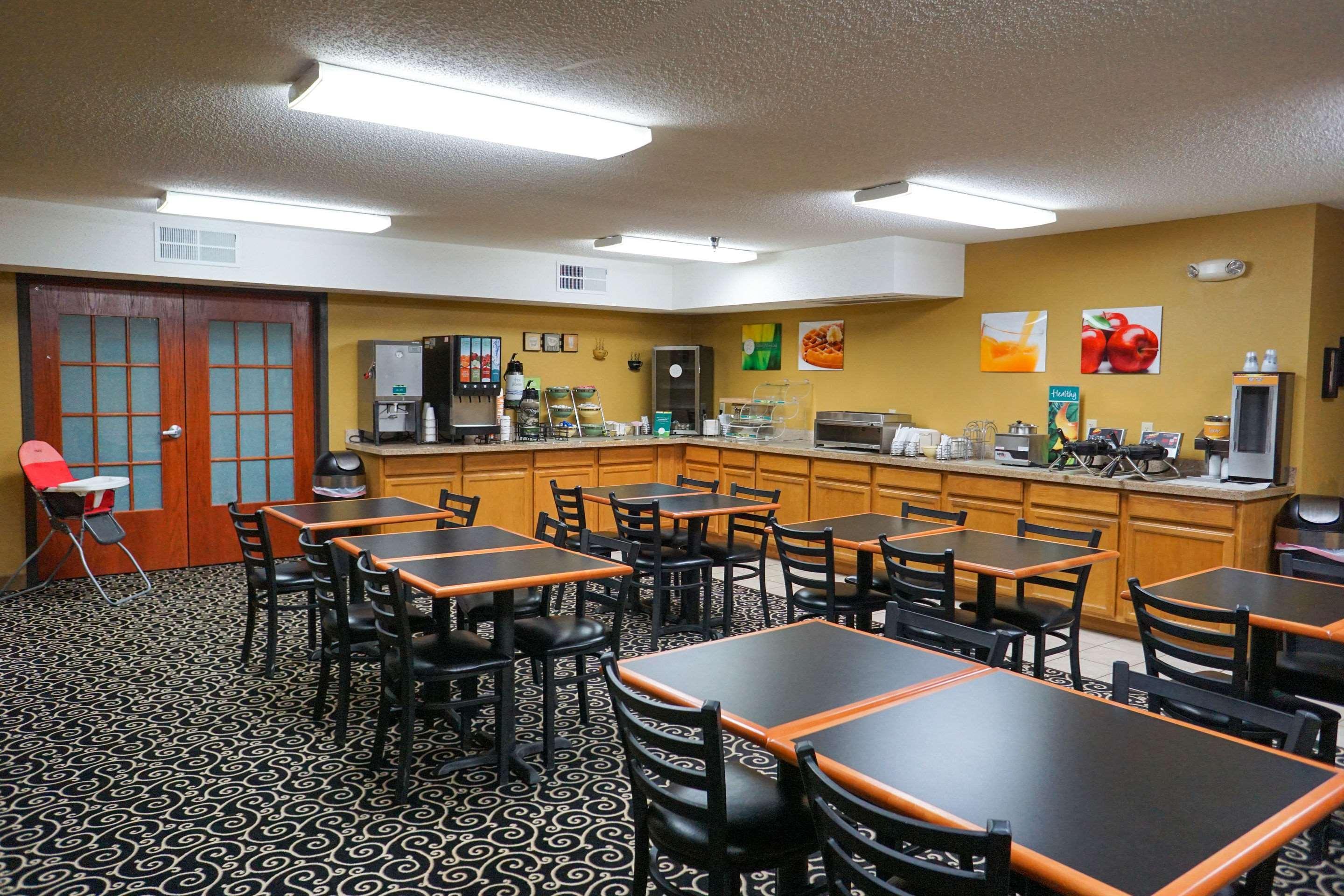 Quality Inn & Suites Watertown Near Prairie Lakes Ice Arena Εξωτερικό φωτογραφία