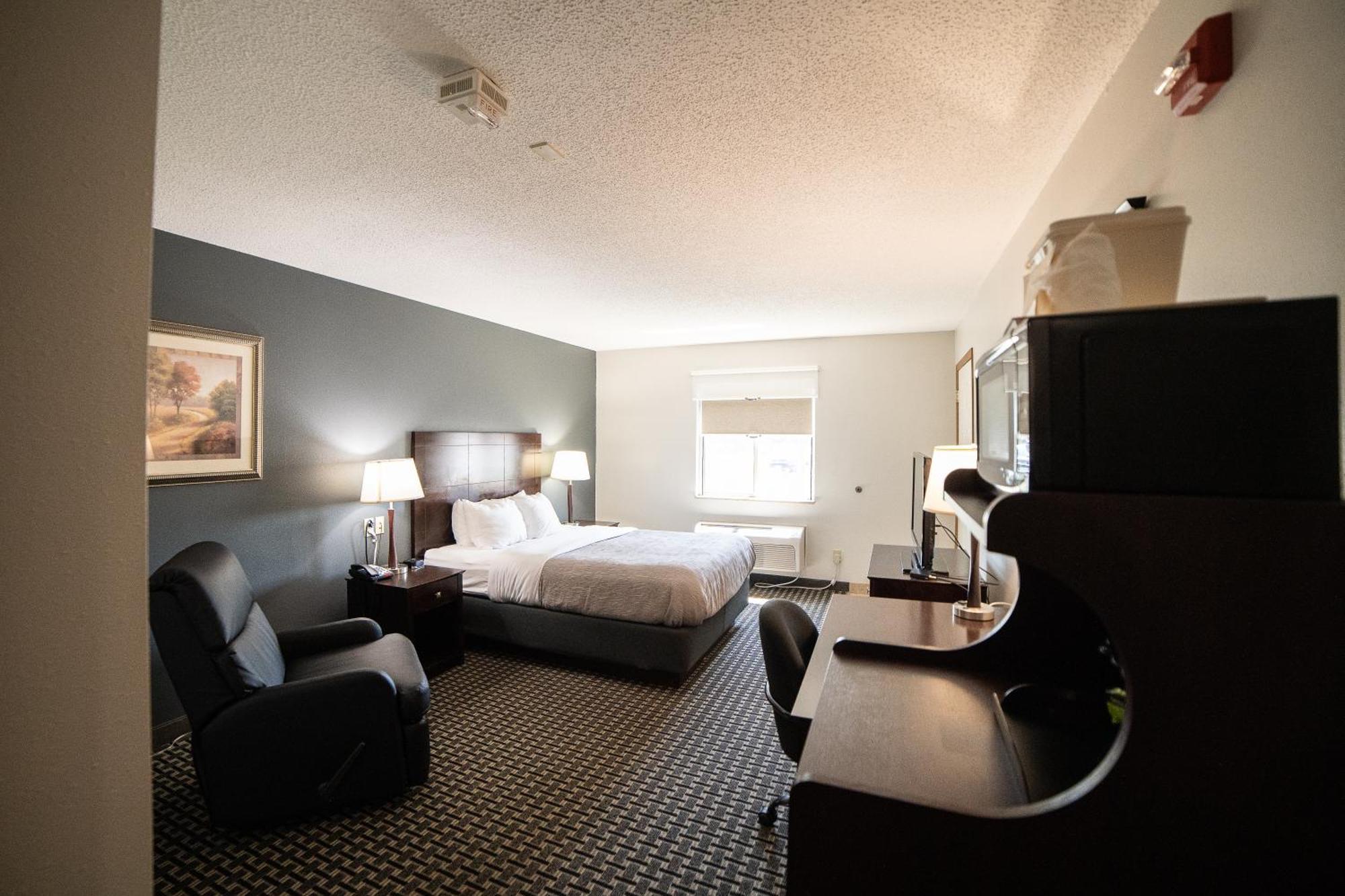 Quality Inn & Suites Watertown Near Prairie Lakes Ice Arena Εξωτερικό φωτογραφία