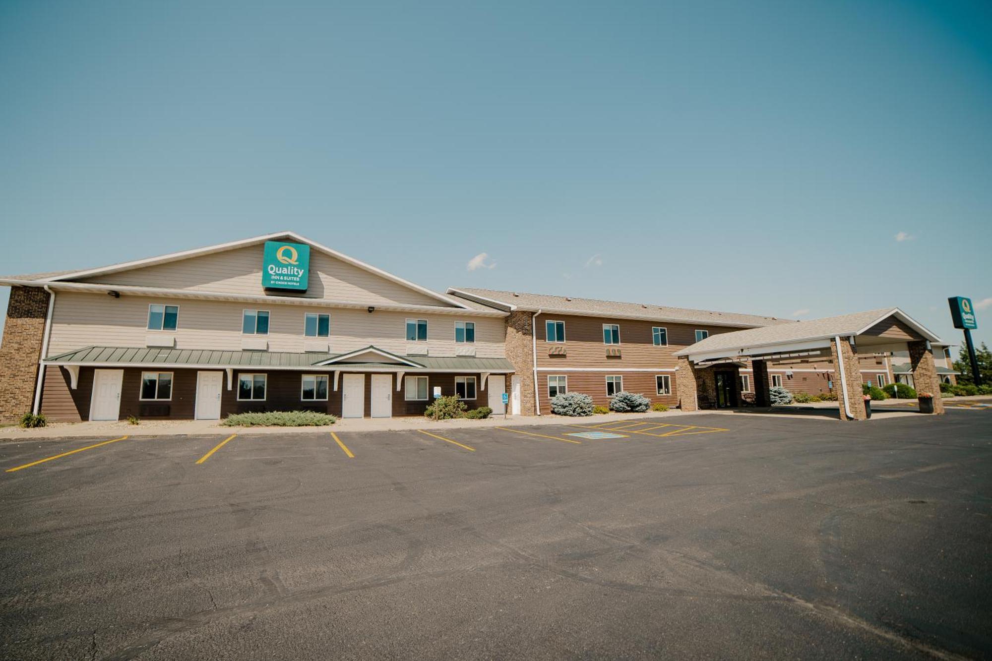 Quality Inn & Suites Watertown Near Prairie Lakes Ice Arena Εξωτερικό φωτογραφία
