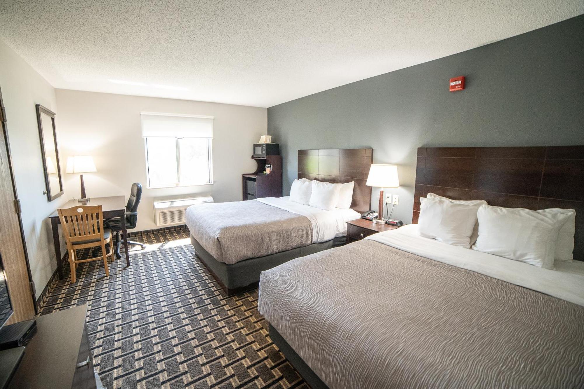 Quality Inn & Suites Watertown Near Prairie Lakes Ice Arena Εξωτερικό φωτογραφία