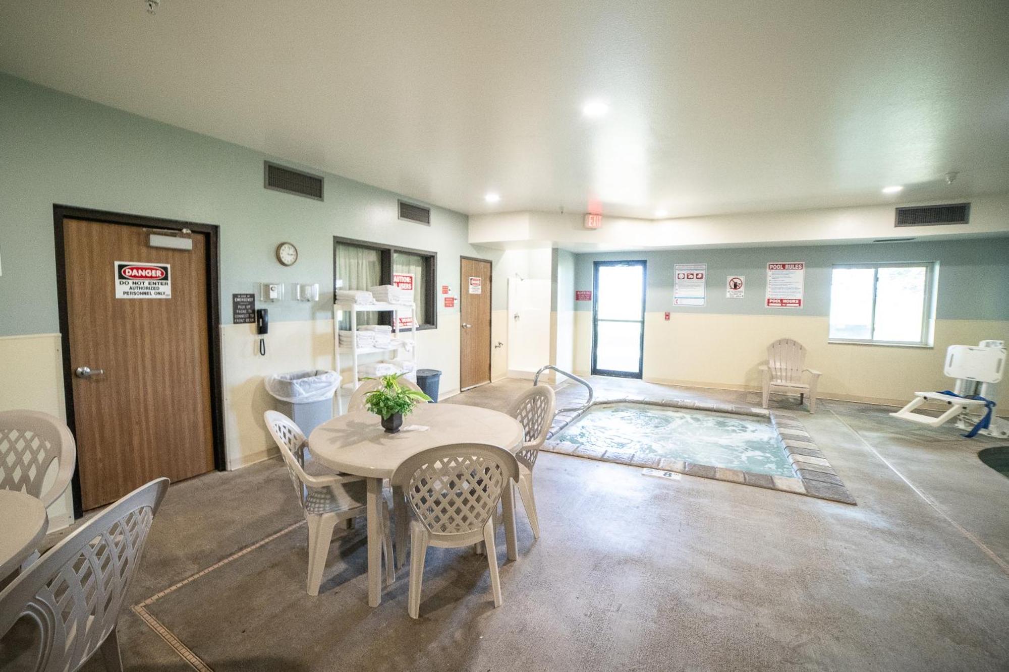 Quality Inn & Suites Watertown Near Prairie Lakes Ice Arena Εξωτερικό φωτογραφία
