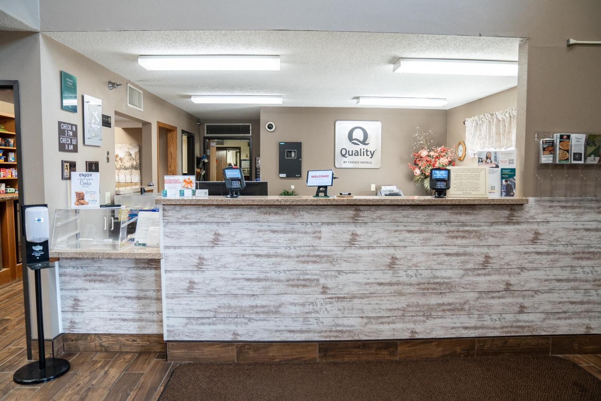 Quality Inn & Suites Watertown Near Prairie Lakes Ice Arena Εξωτερικό φωτογραφία