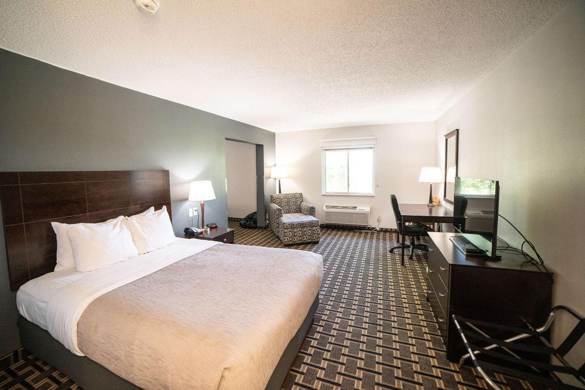 Quality Inn & Suites Watertown Near Prairie Lakes Ice Arena Εξωτερικό φωτογραφία