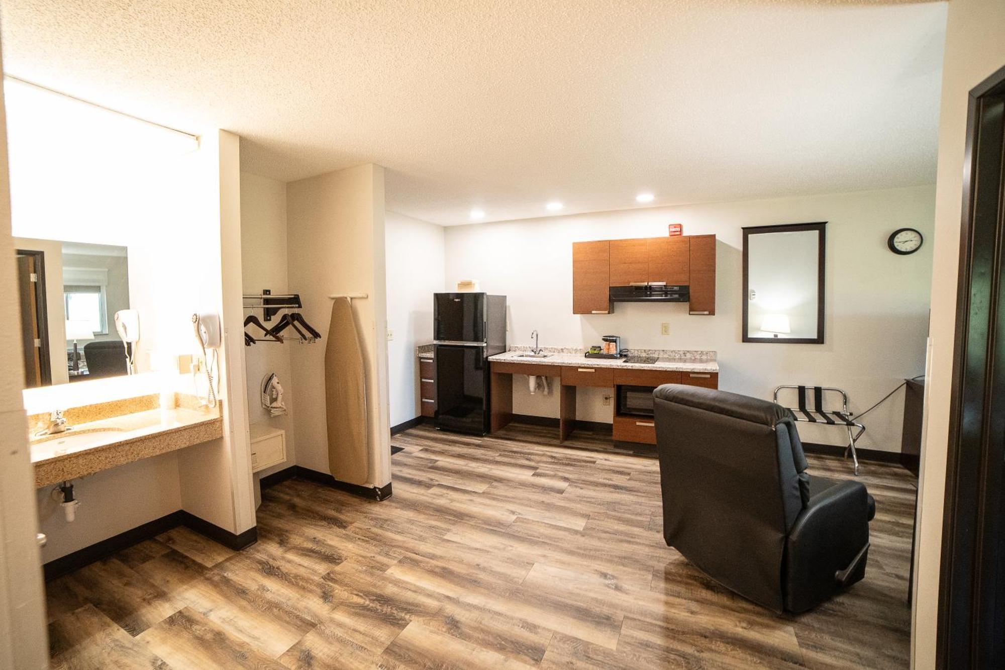 Quality Inn & Suites Watertown Near Prairie Lakes Ice Arena Εξωτερικό φωτογραφία
