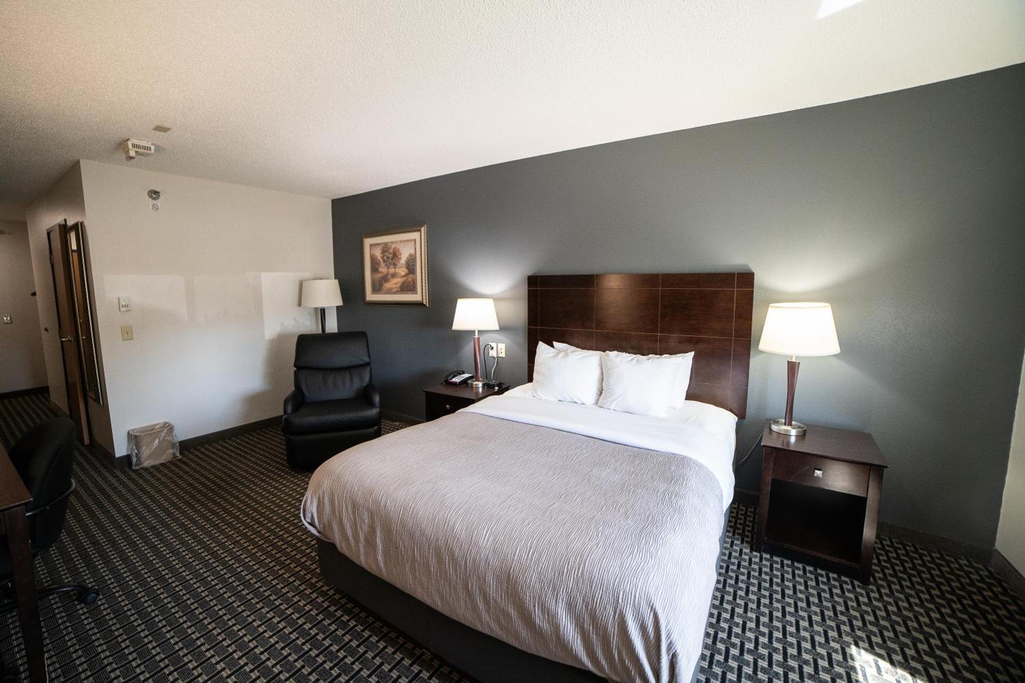 Quality Inn & Suites Watertown Near Prairie Lakes Ice Arena Εξωτερικό φωτογραφία