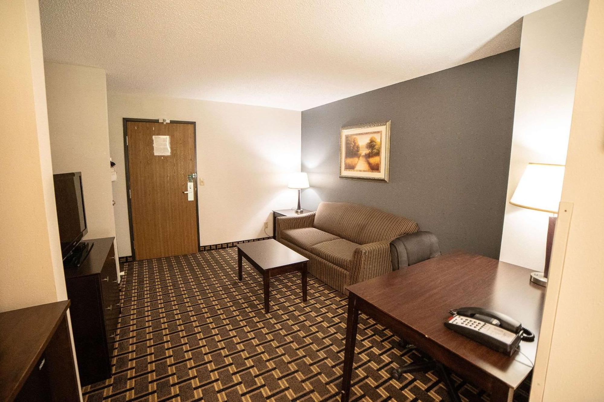 Quality Inn & Suites Watertown Near Prairie Lakes Ice Arena Εξωτερικό φωτογραφία