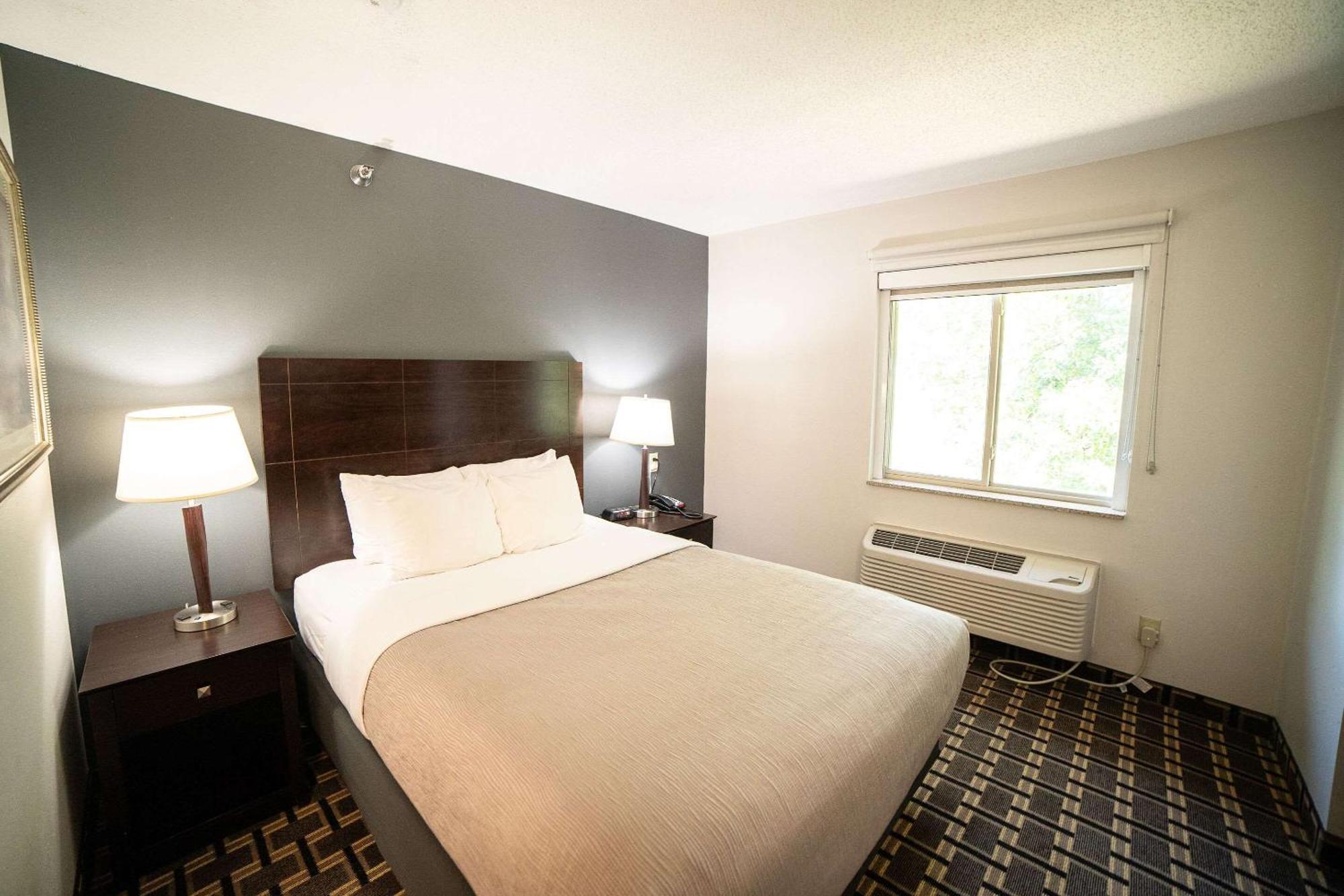 Quality Inn & Suites Watertown Near Prairie Lakes Ice Arena Εξωτερικό φωτογραφία