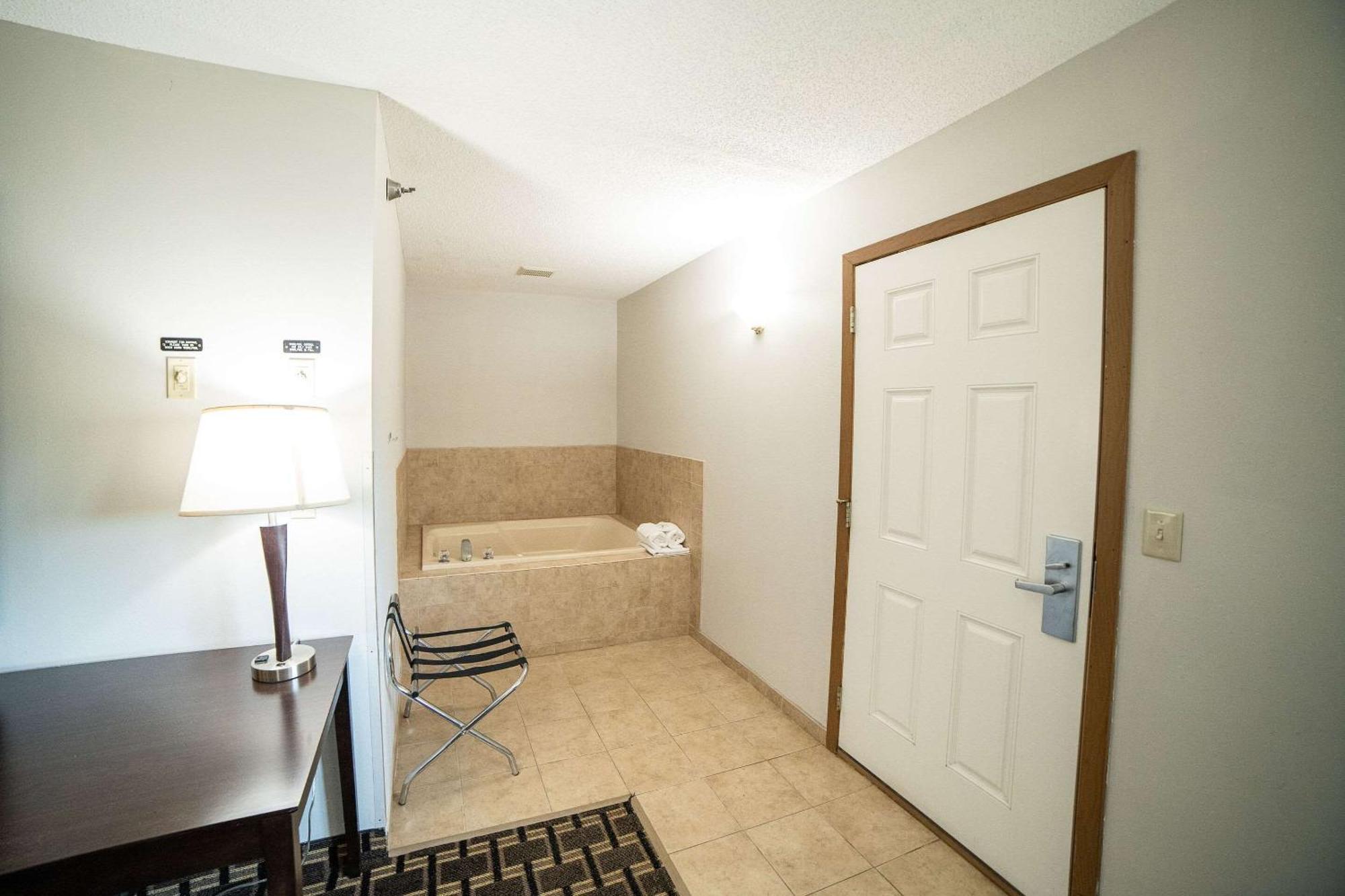 Quality Inn & Suites Watertown Near Prairie Lakes Ice Arena Εξωτερικό φωτογραφία