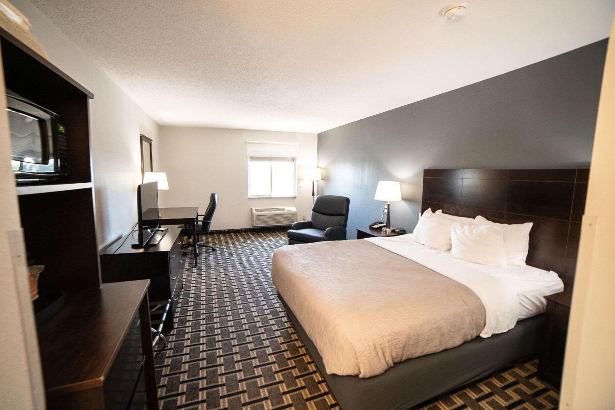 Quality Inn & Suites Watertown Near Prairie Lakes Ice Arena Εξωτερικό φωτογραφία