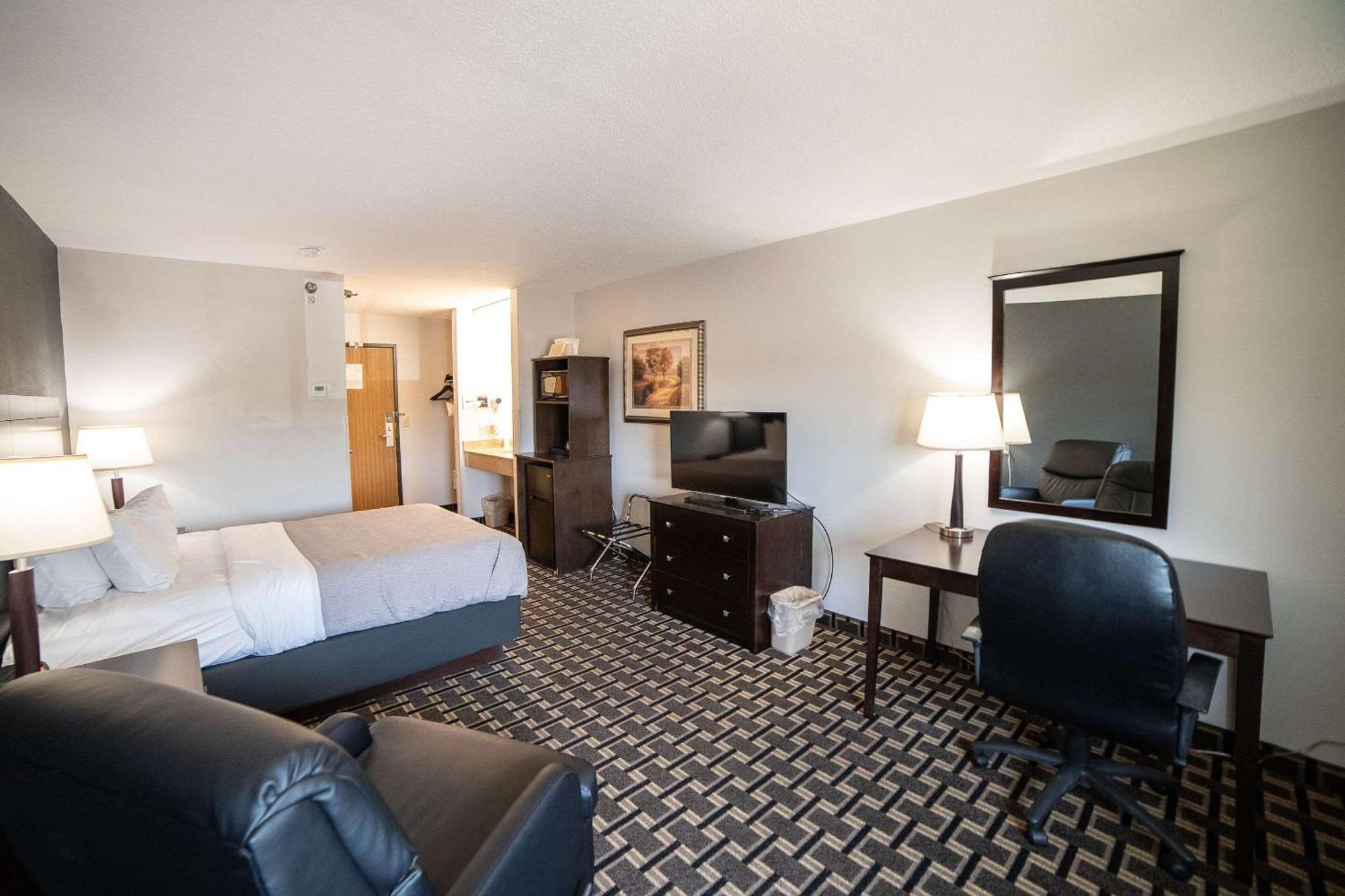 Quality Inn & Suites Watertown Near Prairie Lakes Ice Arena Εξωτερικό φωτογραφία