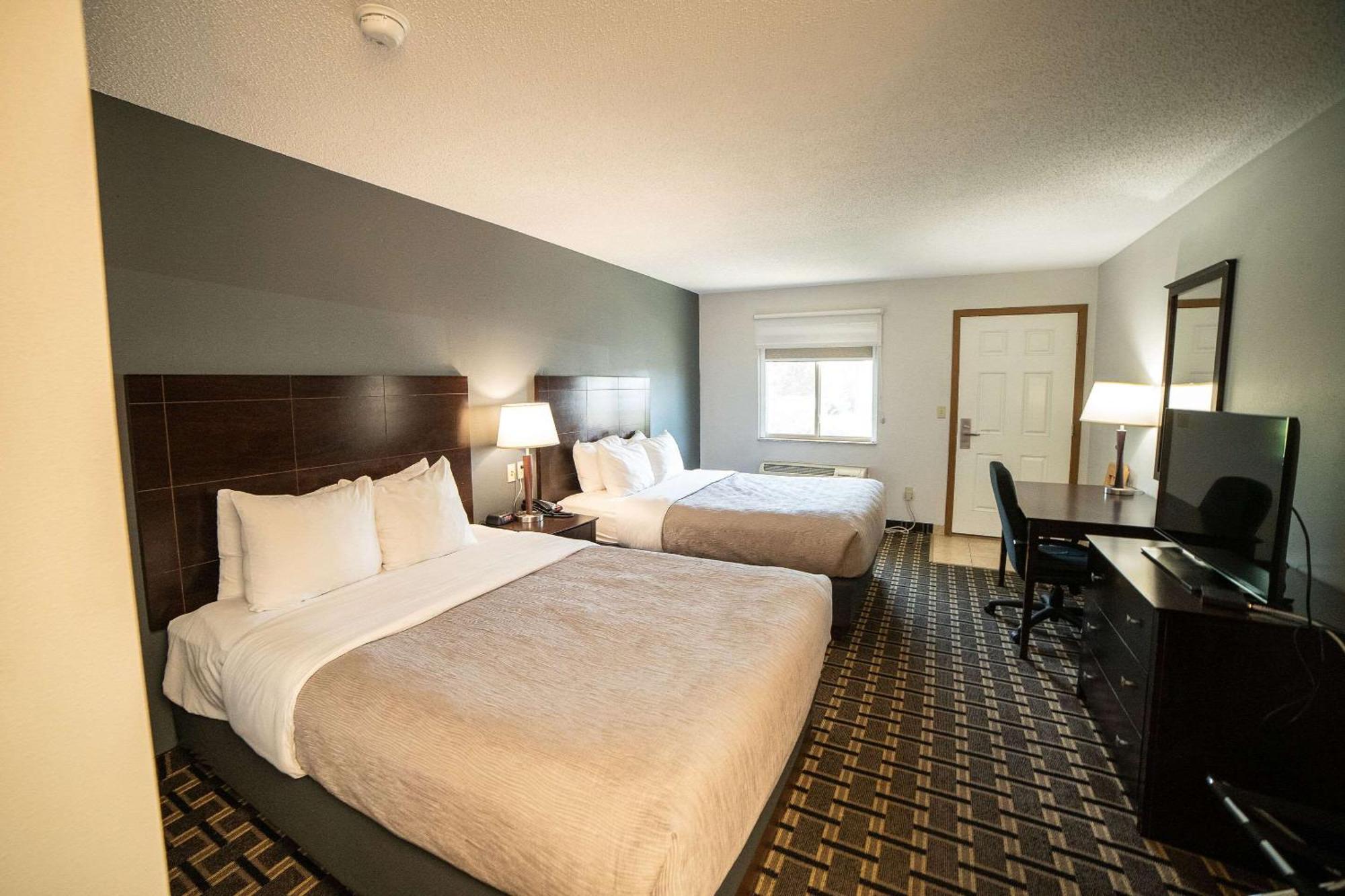 Quality Inn & Suites Watertown Near Prairie Lakes Ice Arena Εξωτερικό φωτογραφία